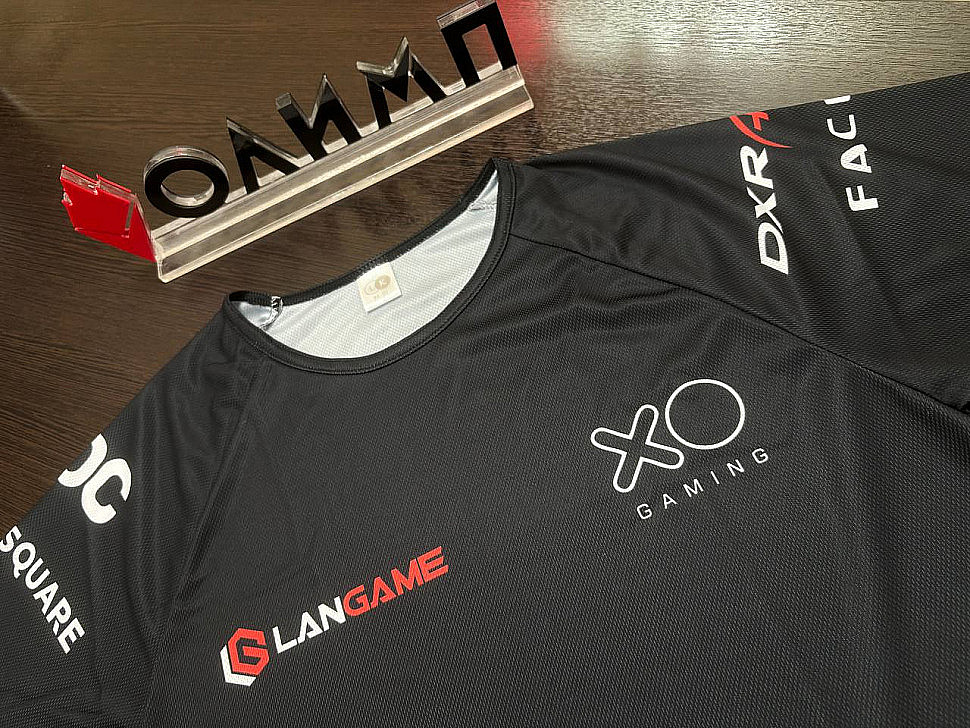 Наше портфолио - Печать фирменных футболок для компьютерного клуба "XO Gaming"